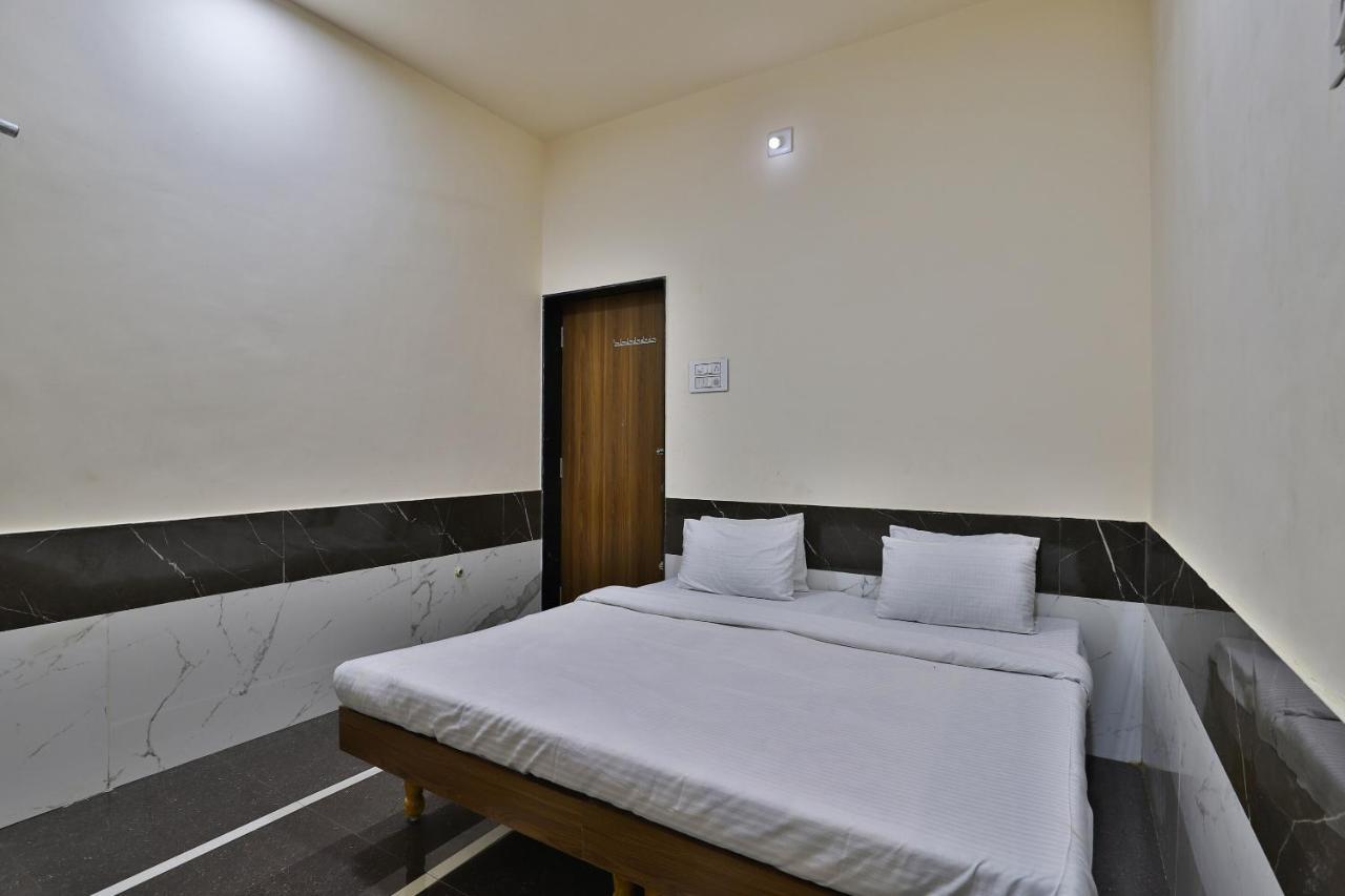 Spot On 37366 Hotel Mahalaxmi Dwārka Eksteriør bilde